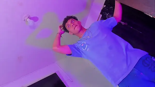 Snapshot of visaelX chatting on December 2024 11:07:02 AM visaelX online show from December 2024 11:07:02 AM