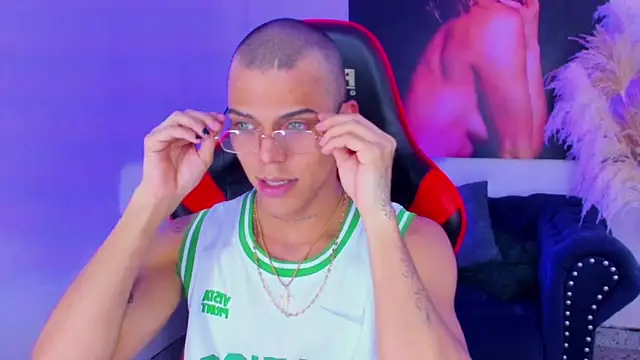 Snapshot of visaelX chatting on January 2025 03:42:01 AM visaelX online show from January 2025 03:42:01 AM