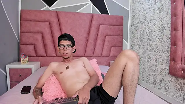 Derek and Skarlet online show from January 2025 06:41:02 PM