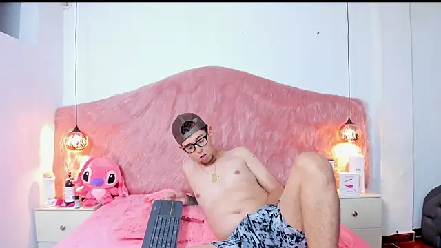 Snapshot of Derek_and_Skarlet chatting on November 2025 07:57:02 PM Derek and Skarlet online show from November 2025 07:57:02 PM