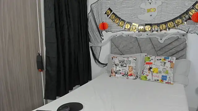 brittanypalmer2023 online show from October 2025 02:49:01 PM