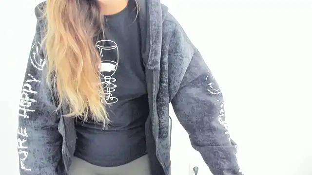 Snapshot of Summmmersky chatting on October 2025 08:44:01 AM Summmmersky online show from October 2025 08:44:01 AM