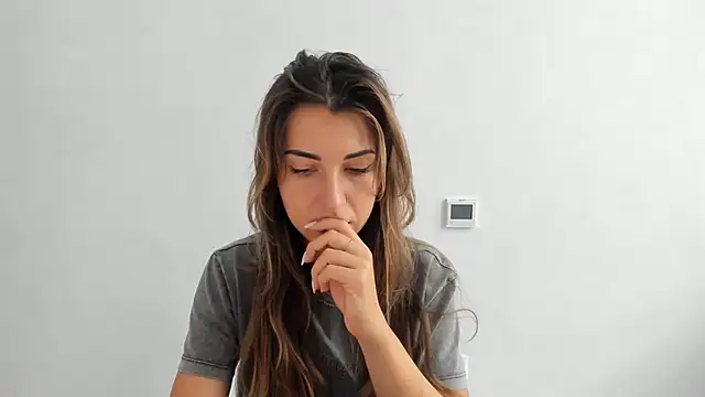 Snapshot of Summmmersky chatting on October 2025 08:35:02 AM Summmmersky online show from October 2025 08:35:02 AM