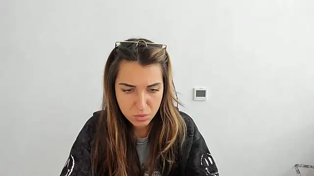 Snapshot of Summmmersky chatting on November 2025 08:49:01 AM Summmmersky online show from November 2025 08:49:01 AM