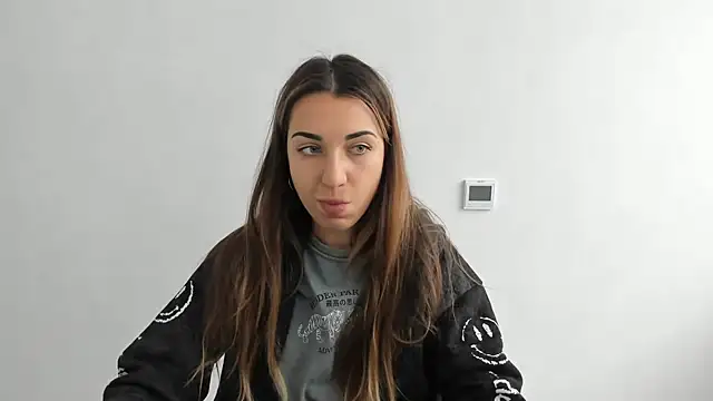 Snapshot of Summmmersky chatting on November 2025 08:35:01 AM Summmmersky online show from November 2025 08:35:01 AM