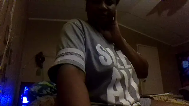 Snapshot of EbonyFetishQueen chatting on October 2025 12:00:01 AM EbonyFetishQueen online show from October 2025 12:00:01 AM