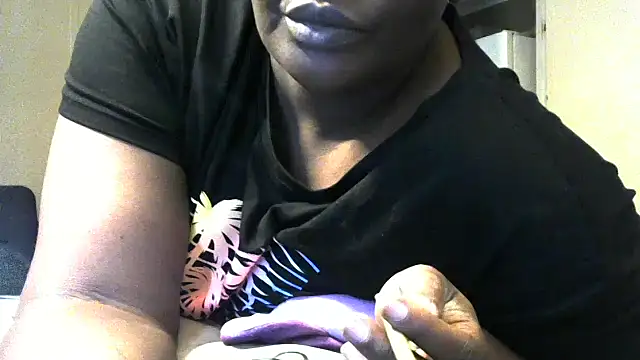 Snapshot of EbonyFetishQueen chatting on November 2025 02:50:01 PM EbonyFetishQueen online show from November 2025 02:50:01 PM