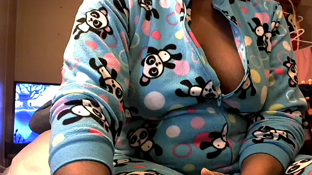 Snapshot of EbonyFetishQueen chatting on November 2025 04:40:01 PM EbonyFetishQueen online show from November 2025 04:40:01 PM