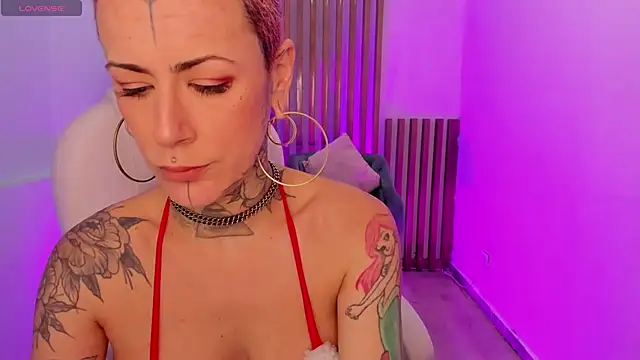 Snapshot of GinebraaFox_ chatting on December 2024 04:00:01 PM GinebraaFox online show from December 2024 04:00:01 PM