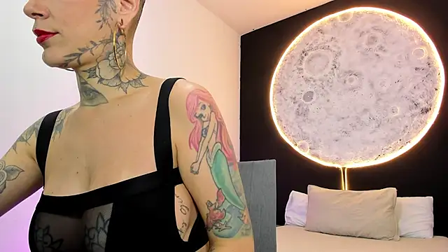 Snapshot of GinebraaFox_ chatting on February 2025 02:26:01 PM GinebraaFox online show from February 2025 02:26:01 PM