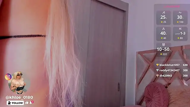 Snapshot of khloe__018 chatting on October 2025 11:33:02 AM khloe 018 online show from October 2025 11:33:02 AM