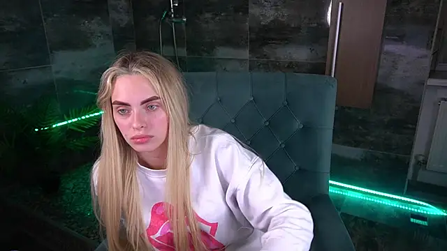 ChloeBrightt online show from November 2025 08:31:01 PM