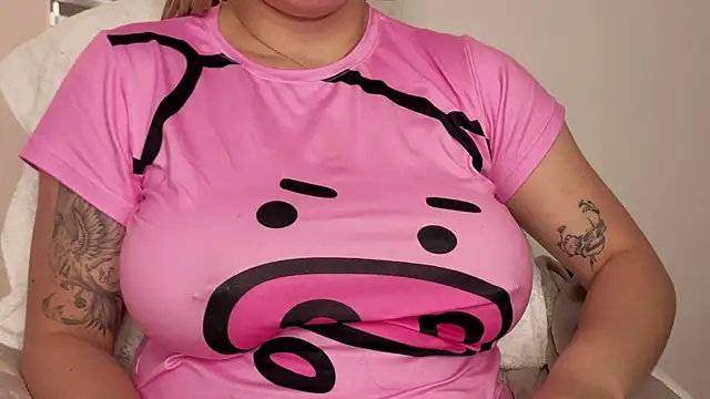 Snapshot of AtheneaRossi chatting on October 2025 02:07:02 PM AtheneaRossi online show from October 2025 02:07:02 PM