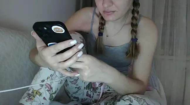 Snapshot of _JustmeHere_ chatting on January 2025 04:39:02 AM JustmeHere online show from January 2025 04:39:02 AM
