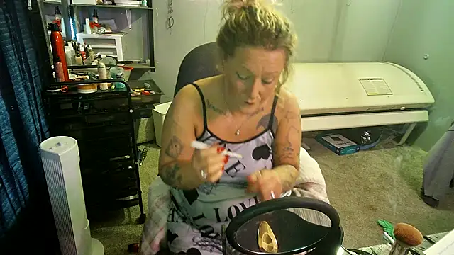 Lisalovely6981 online show from February 2025 02:32:02 PM