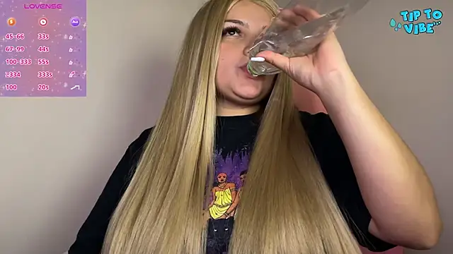 SweetPaige  online show from December 2024 10:57:02 PM
