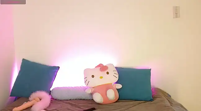 kittycatw online show from December 2024 02:26:02 PM