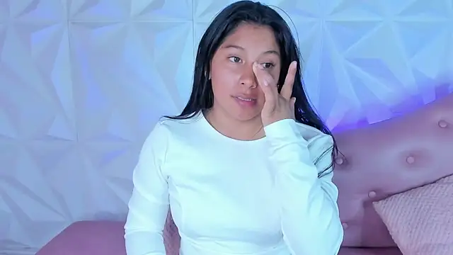 LinnaGardenia online show from December 2024 03:36:01 PM