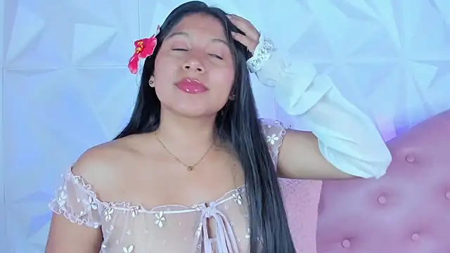 LinnaGardenia online show from December 2024 01:28:01 PM