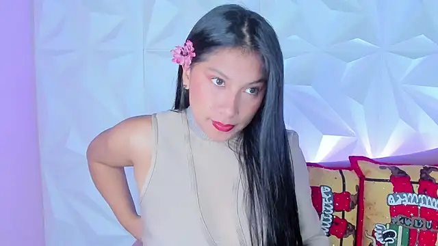 LinnaGardenia online show from December 2024 01:33:01 PM