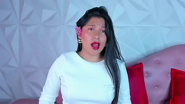 LinnaGardenia online show from December 2024 03:49:02 PM