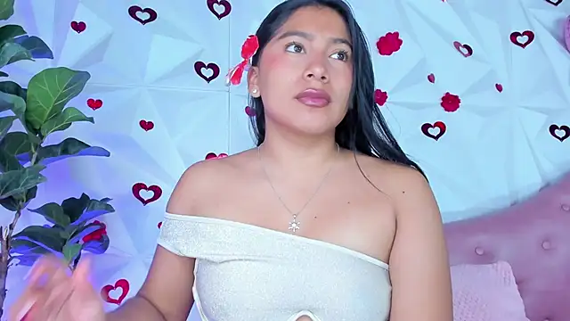 LinnaGardenia online show from March 2025 02:13:02 PM