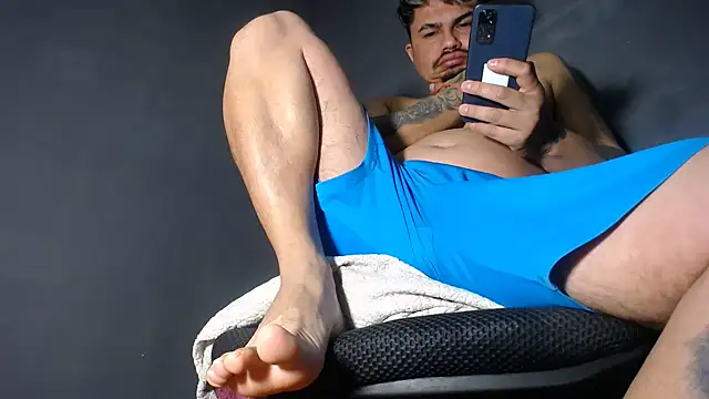 Snapshot of DickMasterfindom chatting on February 2025 11:25:02 PM DickMasterfindom online show from February 2025 11:25:02 PM