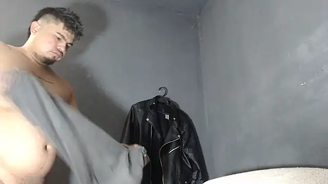 Snapshot of DickMasterfindom chatting on March 2025 12:53:01 AM DickMasterfindom online show from March 2025 12:53:01 AM