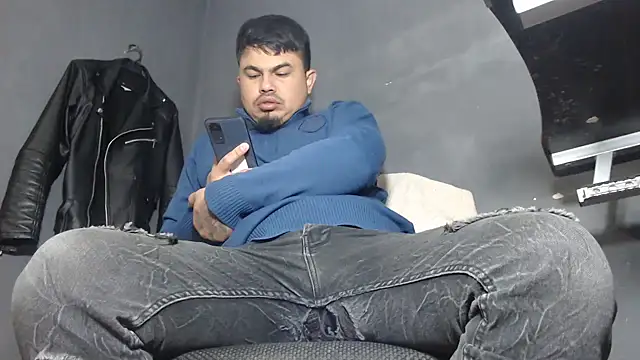 Snapshot of DickMasterfindom chatting on March 2025 01:51:01 PM DickMasterfindom online show from March 2025 01:51:01 PM