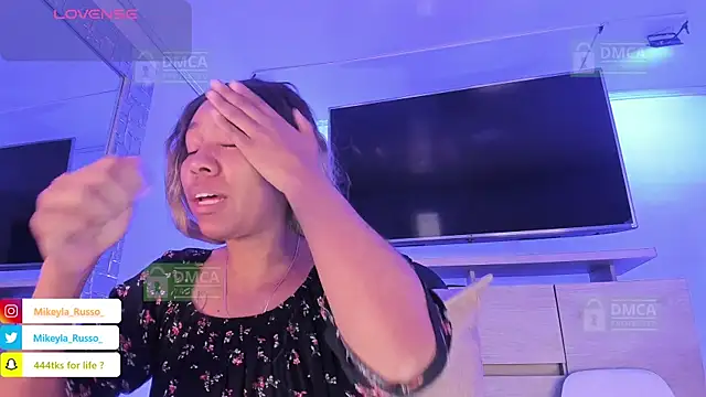 Mikeyla-Russo online show from October 2025 07:31:01 PM