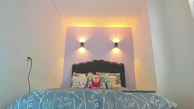 Sofia Clauss  online show from October 2025 03:57:02 PM