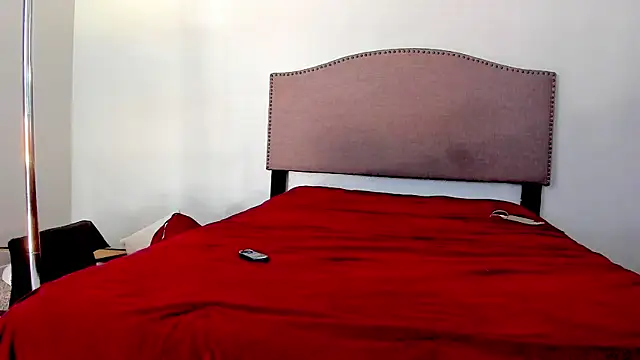 yiauana online show from October 2025 08:59:02 PM