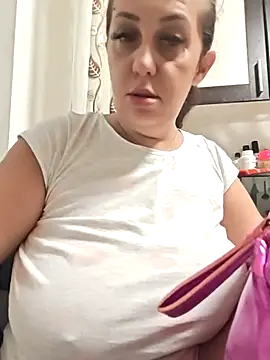 AvaLloyd online show from October 2025 02:42:02 AM