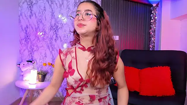 Snapshot of chloe_blue chatting on February 2025 03:03:02 PM chloe blue online show from February 2025 03:03:02 PM