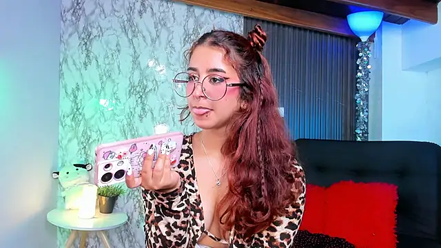 Snapshot of chloe_blue chatting on February 2025 02:57:01 PM chloe blue online show from February 2025 02:57:01 PM