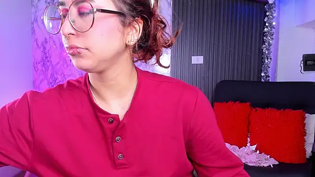 Snapshot of chloe_blue chatting on March 2025 11:39:02 AM chloe blue online show from March 2025 11:39:02 AM