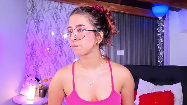 Snapshot of chloe_blue chatting on March 2025 11:40:02 AM chloe blue online show from March 2025 11:40:02 AM