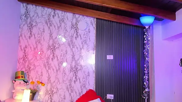 Snapshot of chloe_blue chatting on March 2025 02:25:02 PM chloe blue online show from March 2025 02:25:02 PM