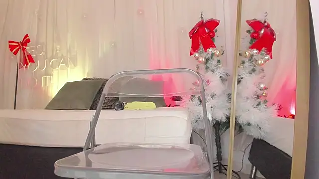 Petite Lucie online show from December 2024 10:13:02 PM