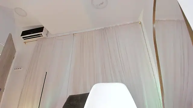 Petite Lucie online show from September 2025 07:06:02 PM