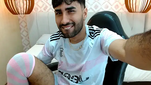 MilanZaire online show from September 2025 11:26:01 PM