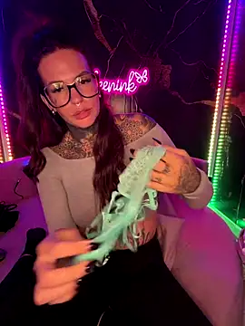 Snapshot of AileenInkOfficial chatting on October 2025 07:14:01 PM AileenInkOfficial online show from October 2025 07:14:01 PM