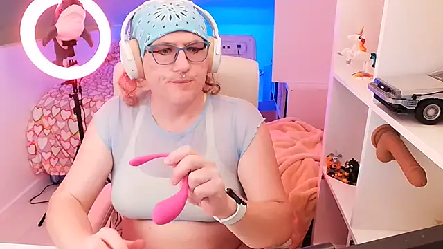 TransCayenne online show from November 2025 06:53:01 PM