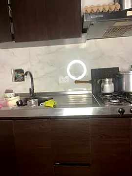 Palo santo online show from September 2025 09:18:01 PM