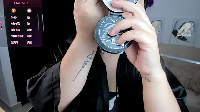 Snapshot of AilynRed chatting on October 2025 08:51:01 PM AilynRed online show from October 2025 08:51:01 PM