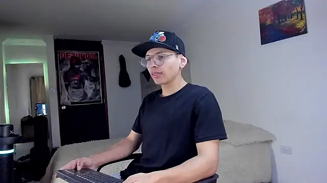 a lejandro 0 8 online show from December 2024 08:22:01 AM