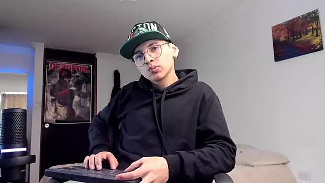 a lejandro 0 8 online show from December 2024 02:33:01 PM