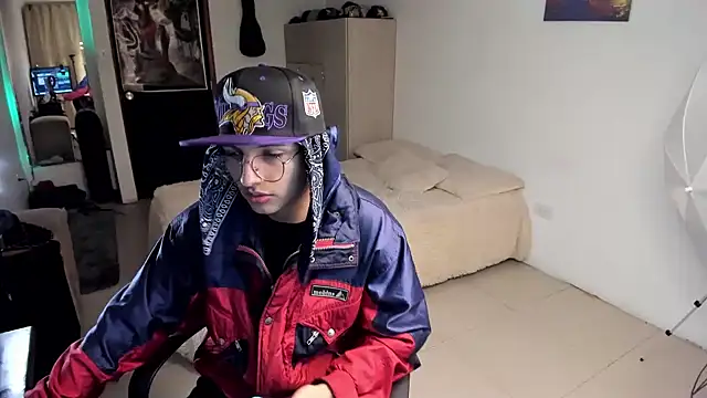 a lejandro 0 8 online show from December 2024 01:10:02 AM