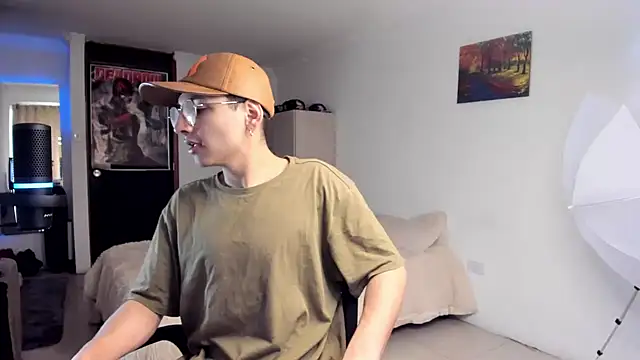 a lejandro 0 8 online show from December 2024 07:37:02 PM