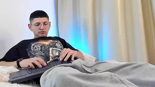 a lejandro 0 8 online show from December 2024 03:15:02 AM